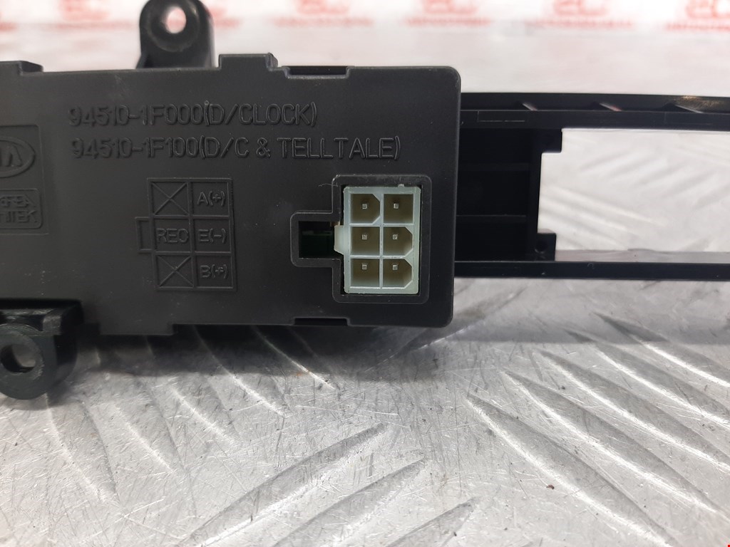 Часы KIA Sportage II 2004-2010