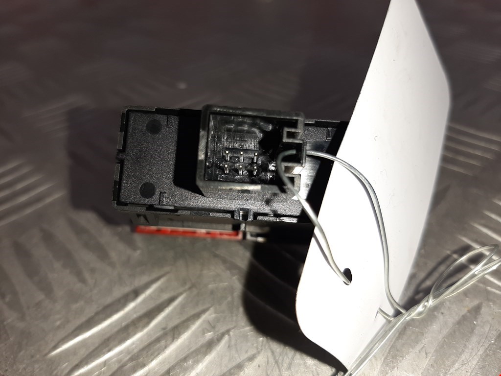 Кнопка аварийной сигнализации (аварийки) SEAT Toledo 2012-2019