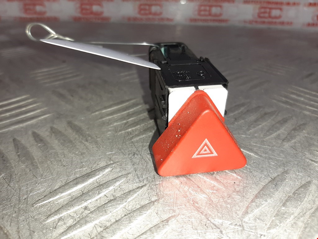 Кнопка аварийной сигнализации (аварийки) VOLKSWAGEN Golf V Plus 2004-2009