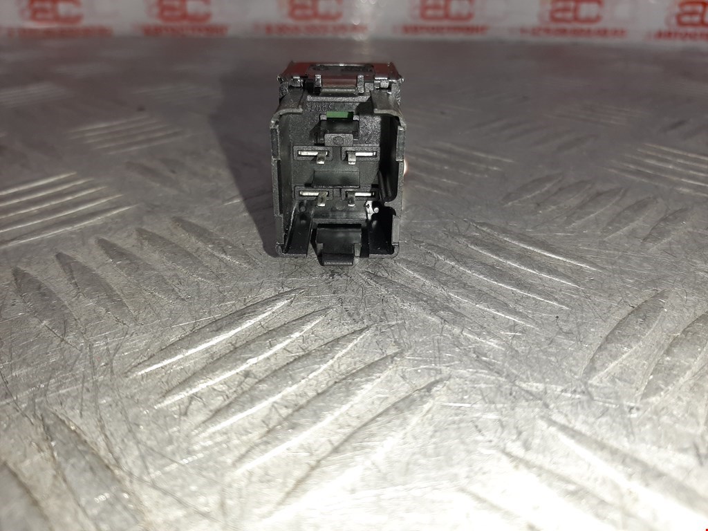 Кнопка аварийной сигнализации (аварийки) VOLKSWAGEN Golf V Plus 2004-2009