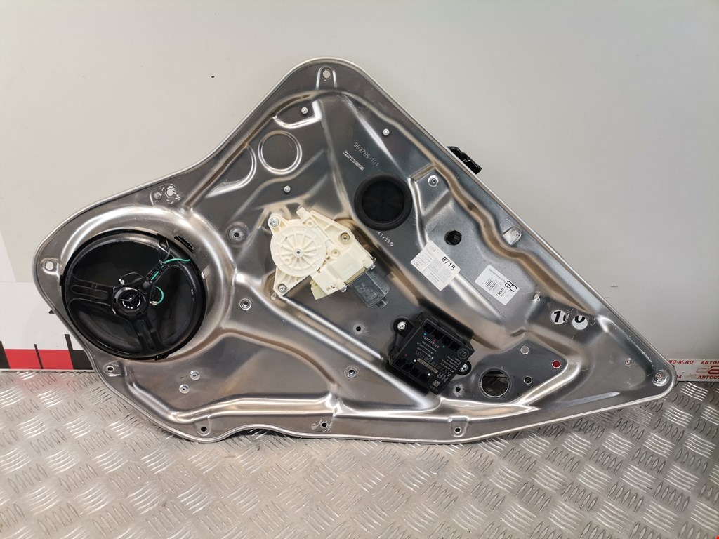 Стеклоподъемник задний правый MERCEDES-BENZ C-Class C-klasse W204 2007-2015