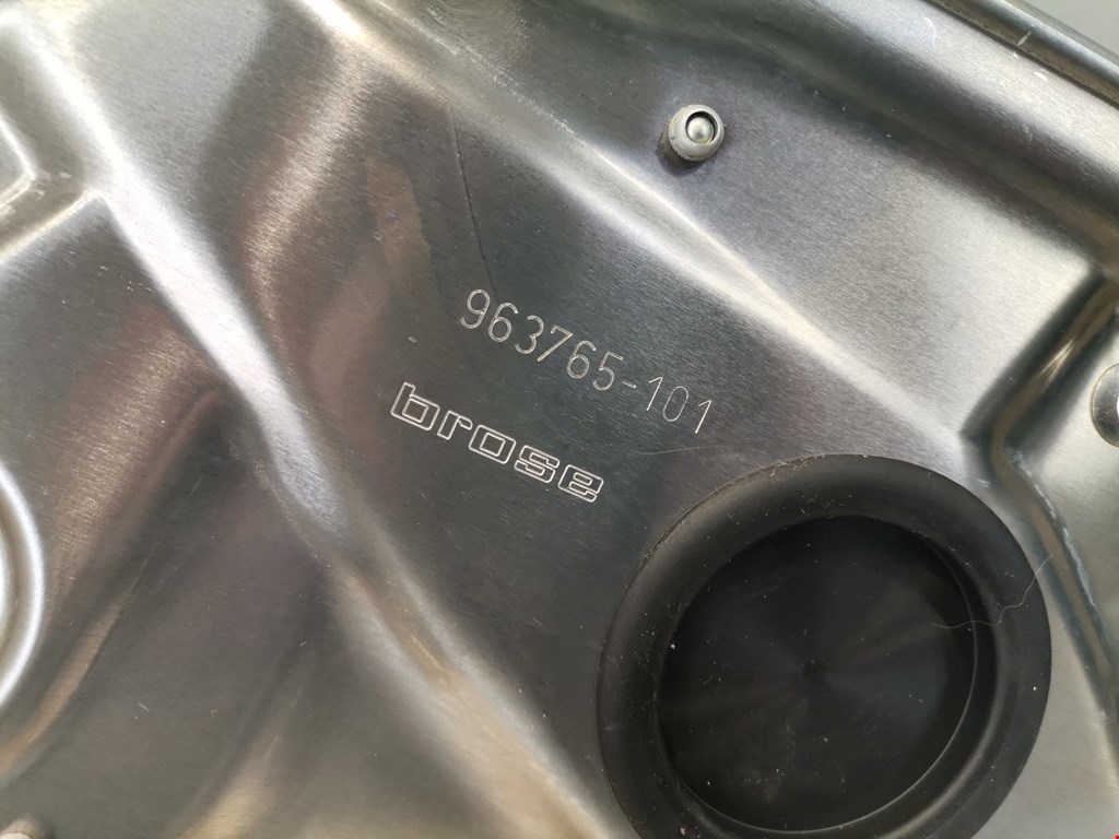 Стеклоподъемник задний правый MERCEDES-BENZ C-Class C-klasse W204 2007-2015