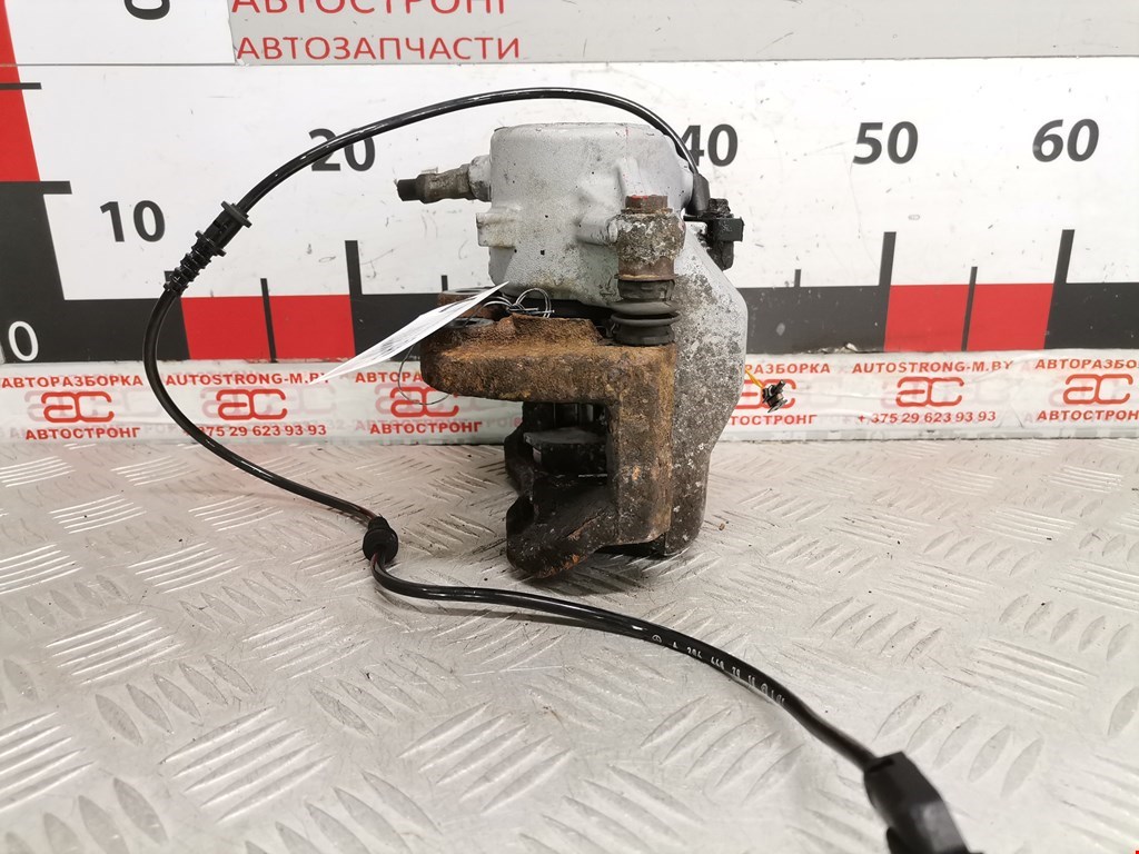 Суппорт передний правый MERCEDES-BENZ C-Class C-klasse W204 2007-2015