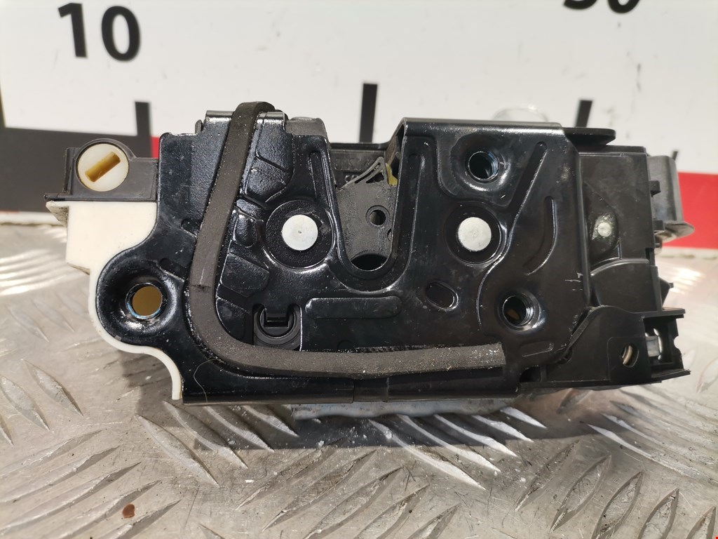 Замок двери передней левой SKODA Superb 2008-2015