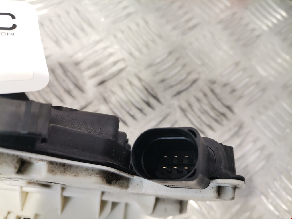 Замок двери передней левой SKODA Superb 2008-2015