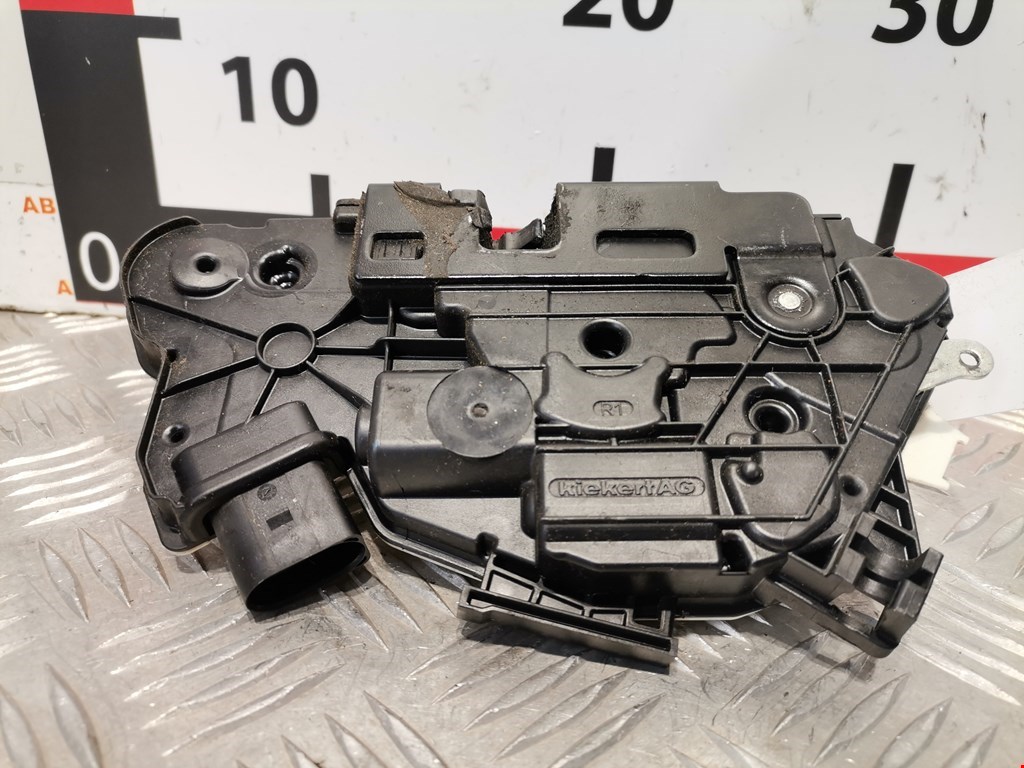 Замок двери передней правой SEAT Ibiza 2008-2017