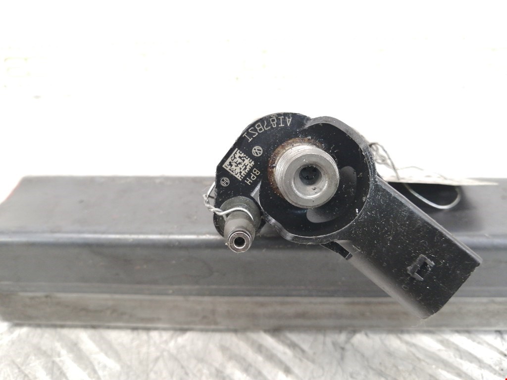 Форсунка дизельная электрическая VOLKSWAGEN Passat B6 2005-2011