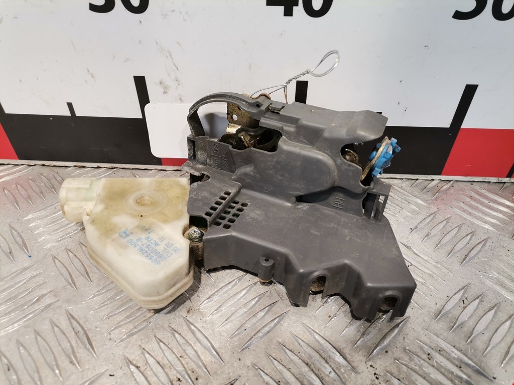 Замок двери передней правой INFINITI G G35 V35 2002-2007