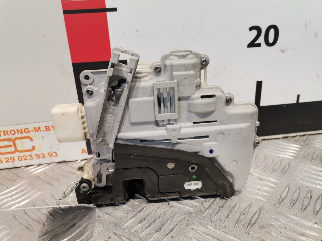 Замок двери передней правой VOLKSWAGEN Passat B7 2011-2015