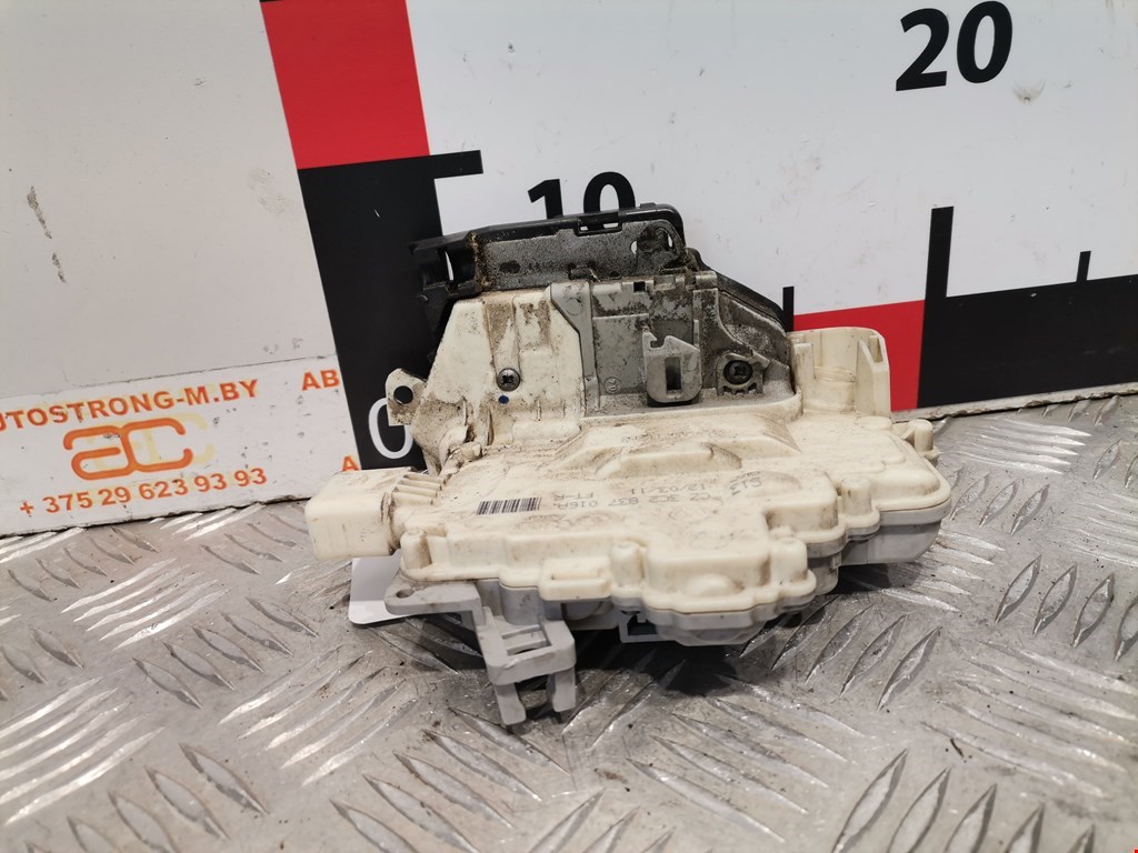 Замок двери передней правой VOLKSWAGEN Passat B7 2011-2015
