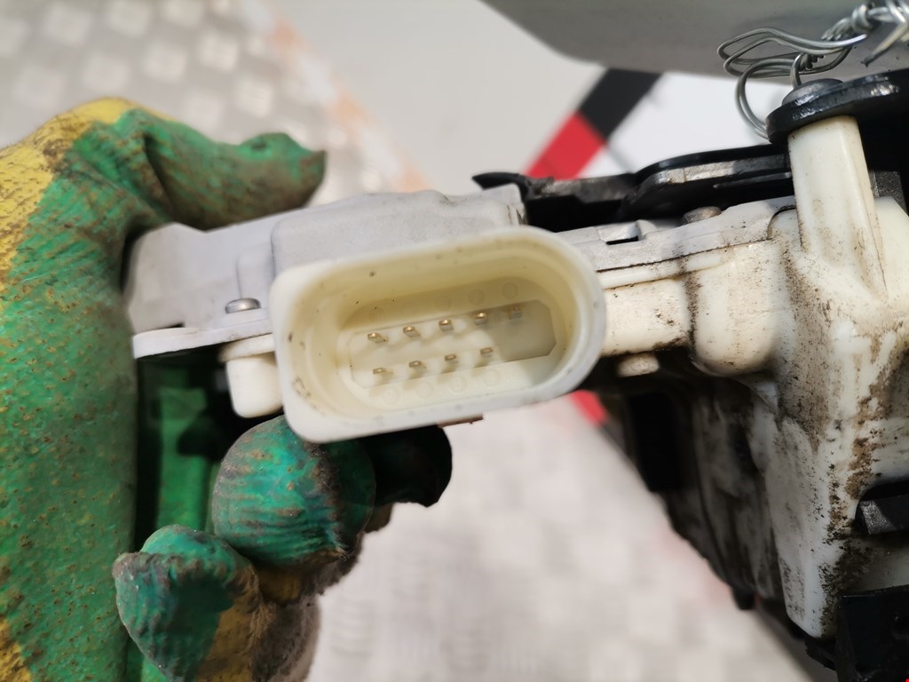 Замок двери передней правой VOLKSWAGEN Passat B7 2011-2015