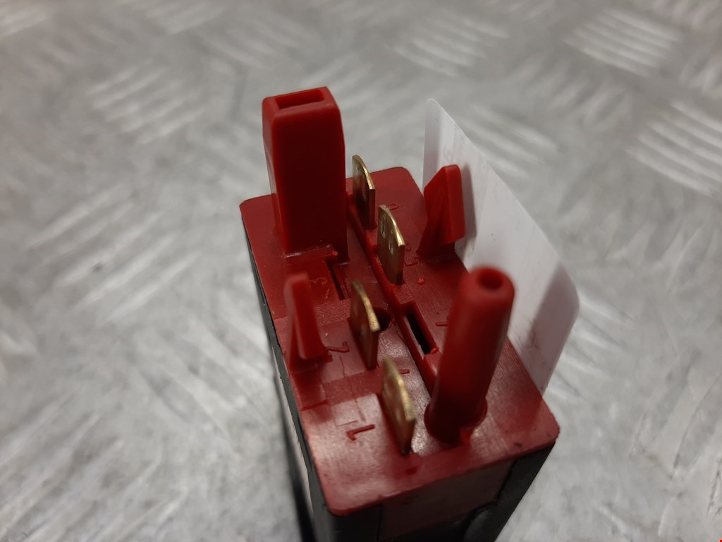 Кнопка антипробуксовочной системы VOLKSWAGEN Passat B5 1997-2005