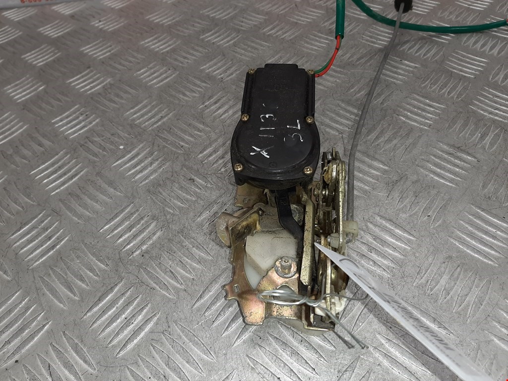 Замок двери задней левой MAZDA Demio DW 1996-2002