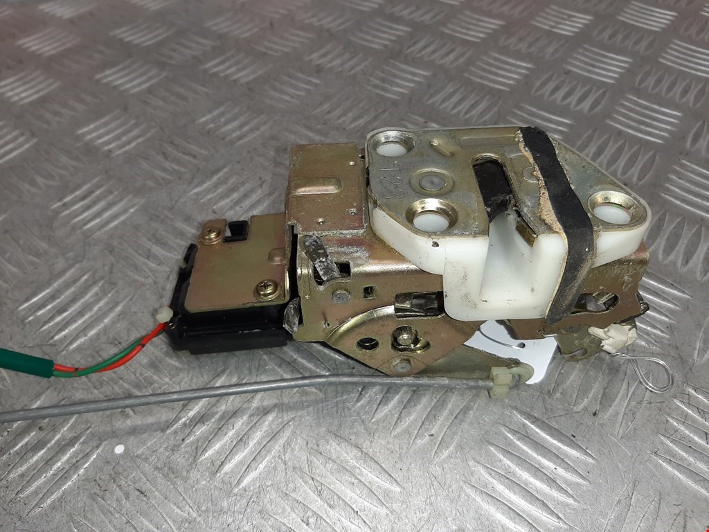 Замок двери задней левой MAZDA Demio DW 1996-2002