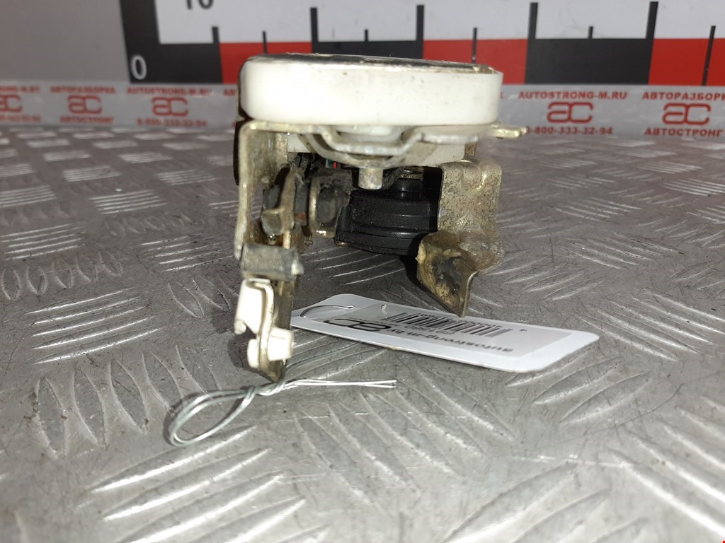 Замок двери задней левой MAZDA Demio DW 1996-2002