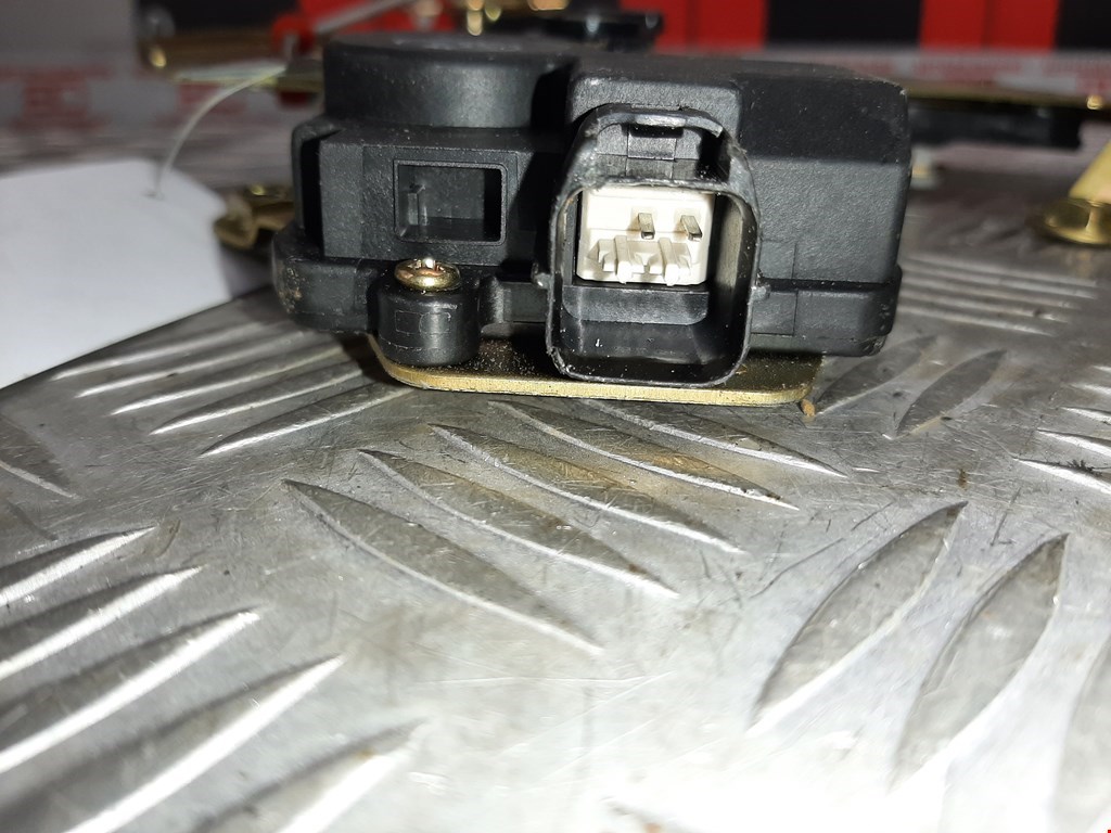 Замок двери сдвижной KIA Carnival I 1999-2005