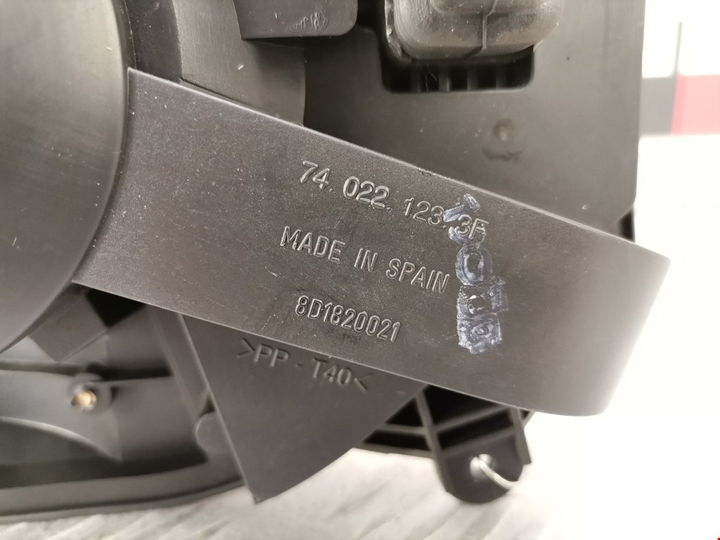 Моторчик (мотор) отопителя салона VOLKSWAGEN Passat B5 1997-2005