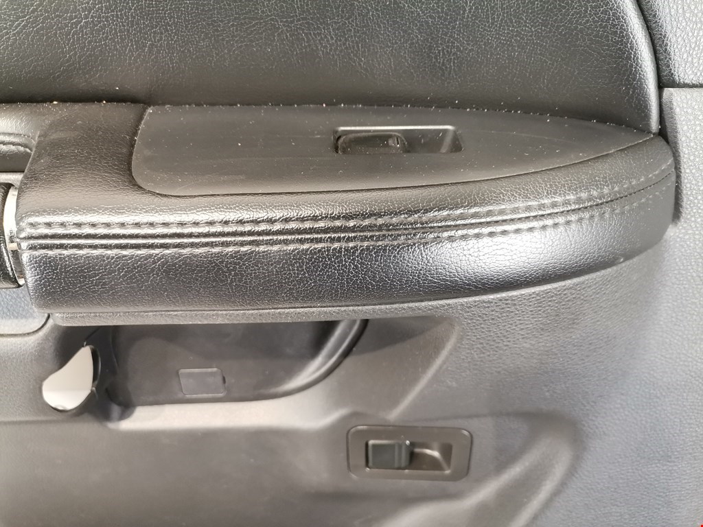 Обшивка двери задняя левая NISSAN Armada 2003-2016