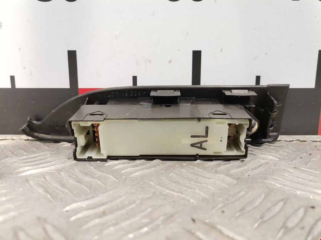 Кнопка стеклоподъемника INFINITI G G35 V35 2002-2007