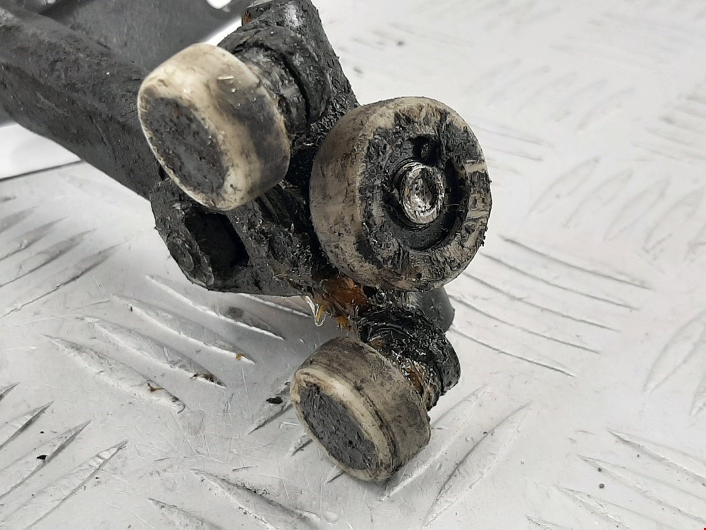 Ролик двери сдвижной (левый/правый средний верхний/нижний) VOLKSWAGEN Crafter 2006-2016