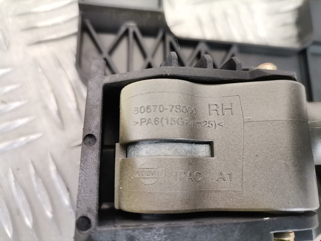 Ручка дверная задняя внутренняя правая NISSAN Armada 2003-2016