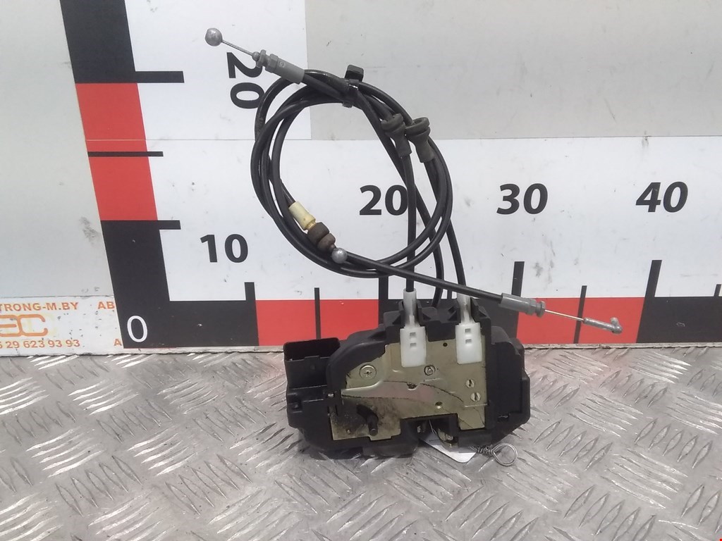 Замок двери задней правой INFINITI QX56/QX80 2004-2010