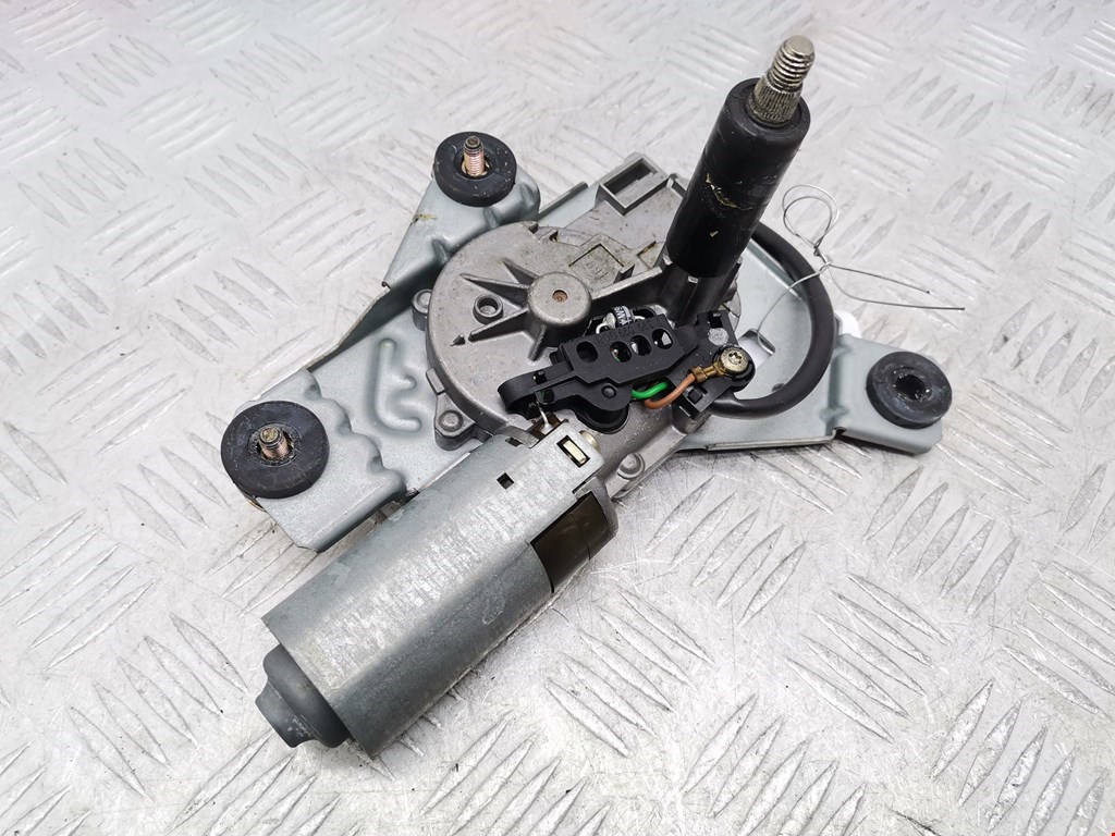 Моторчик стеклоочистителя задний MITSUBISHI Carisma 1995-1999