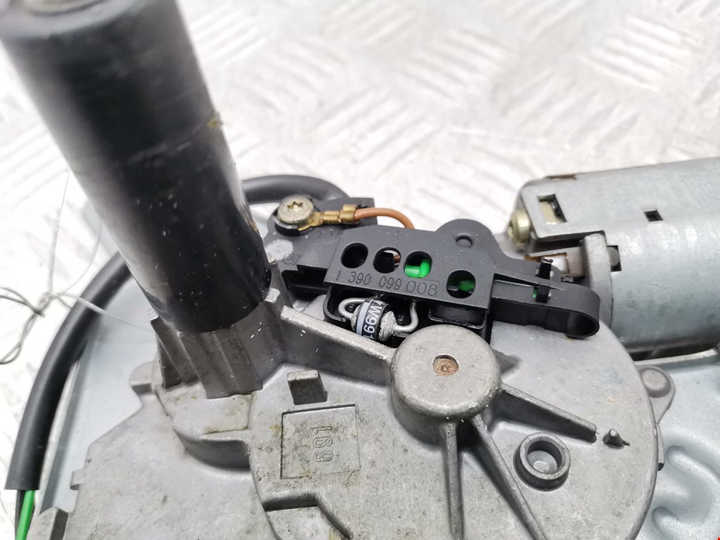 Моторчик стеклоочистителя задний MITSUBISHI Carisma 1995-1999