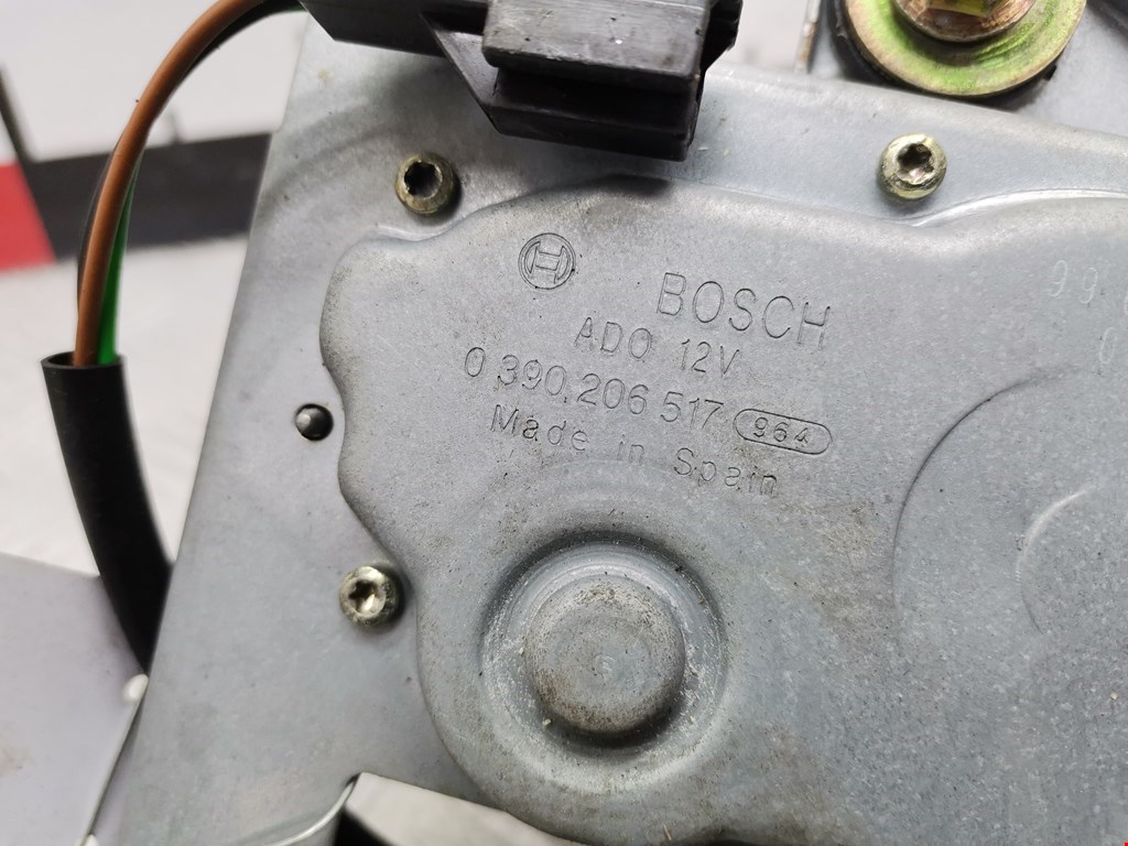 Моторчик стеклоочистителя задний MITSUBISHI Carisma 1995-1999