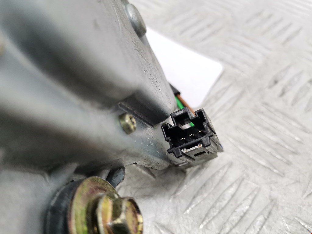 Моторчик стеклоочистителя задний MITSUBISHI Carisma 1995-1999