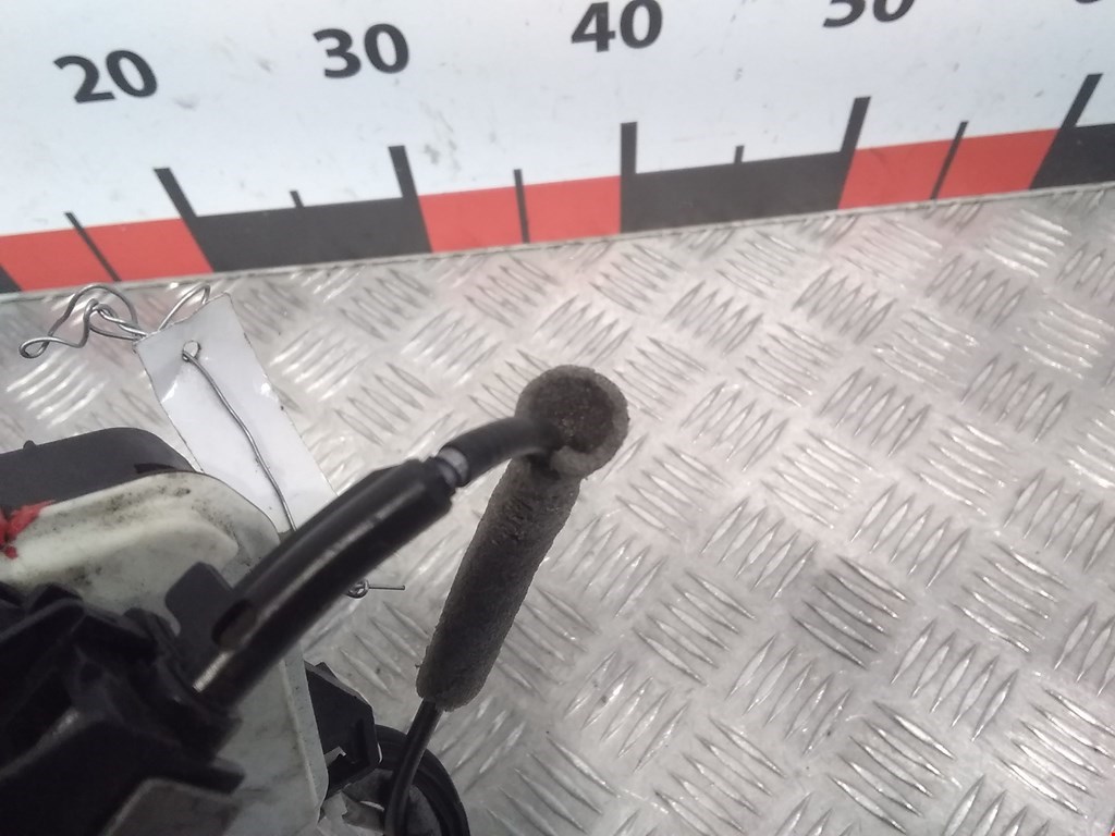 Замок двери передней левой SEAT Ibiza 2008-2017