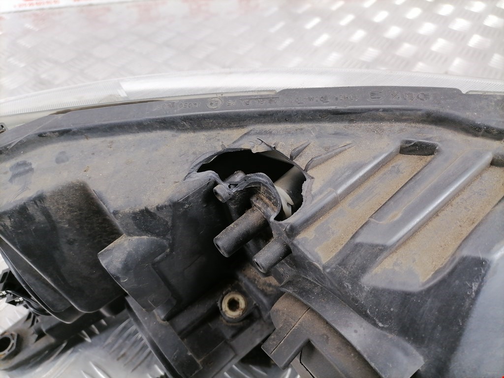 Фара левая SEAT Toledo 2012-2019