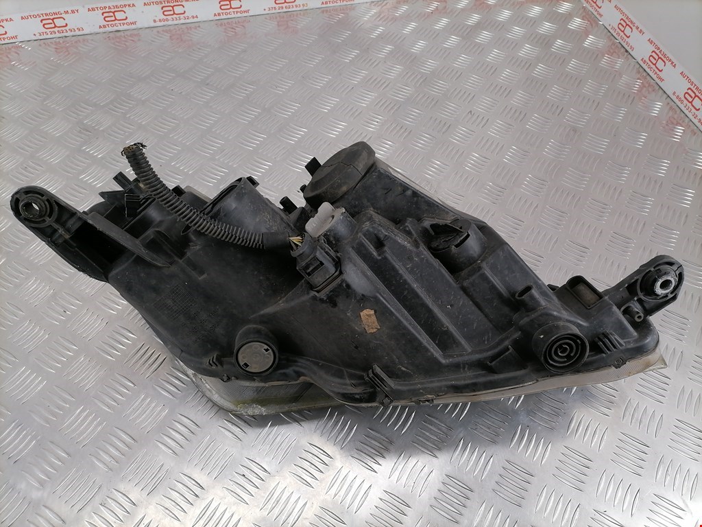 Фара левая SEAT Toledo 2012-2019
