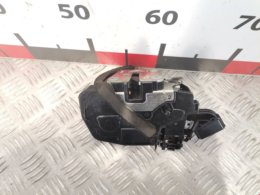 Замок двери задней правой INFINITI QX56/QX80 2004-2010