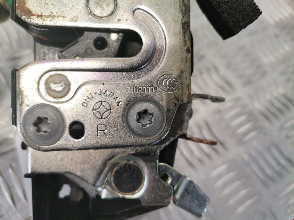 Замок двери задней правой INFINITI QX56/QX80 2004-2010