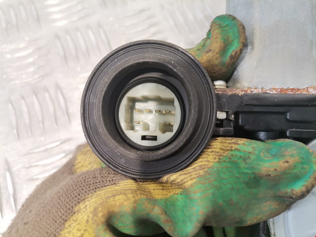 Стеклоподъемник задний правый INFINITI M 2005-2010