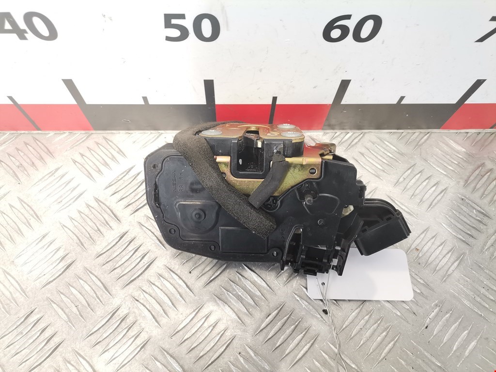 Замок двери задней правой INFINITI M 2005-2010