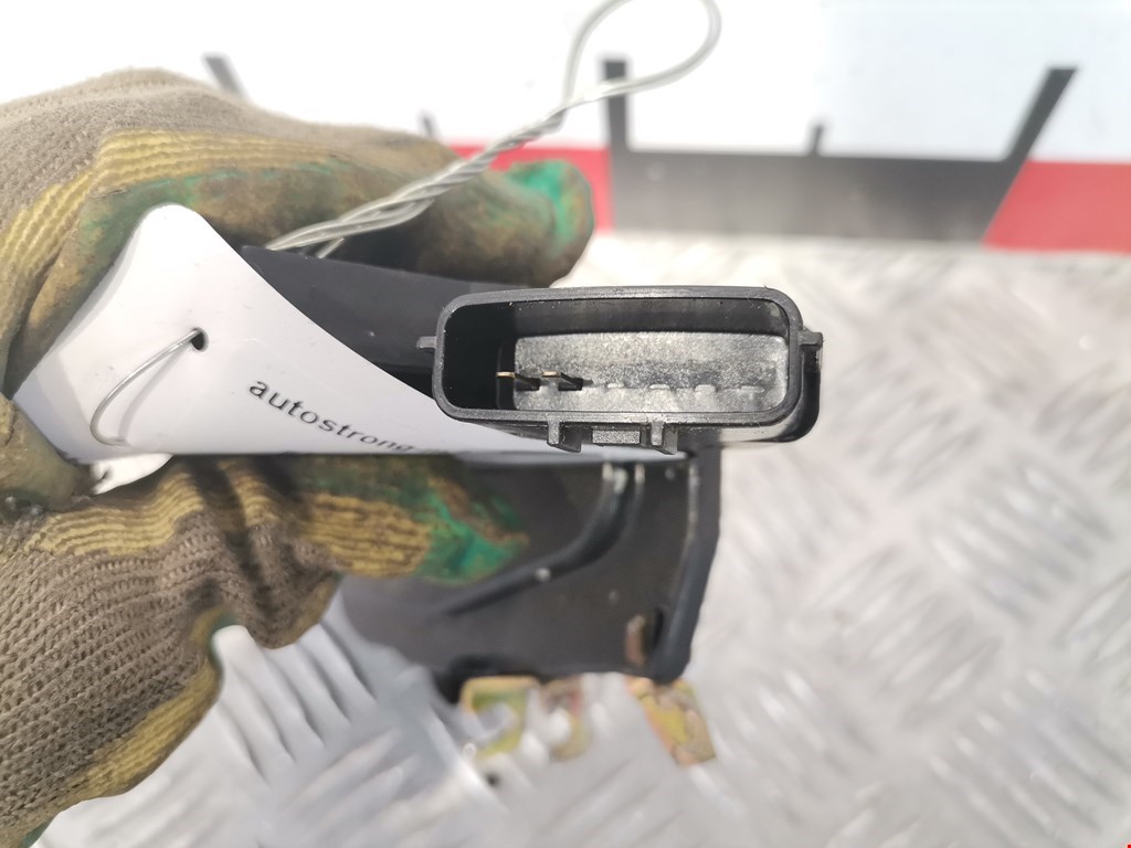 Замок двери задней правой INFINITI M 2005-2010