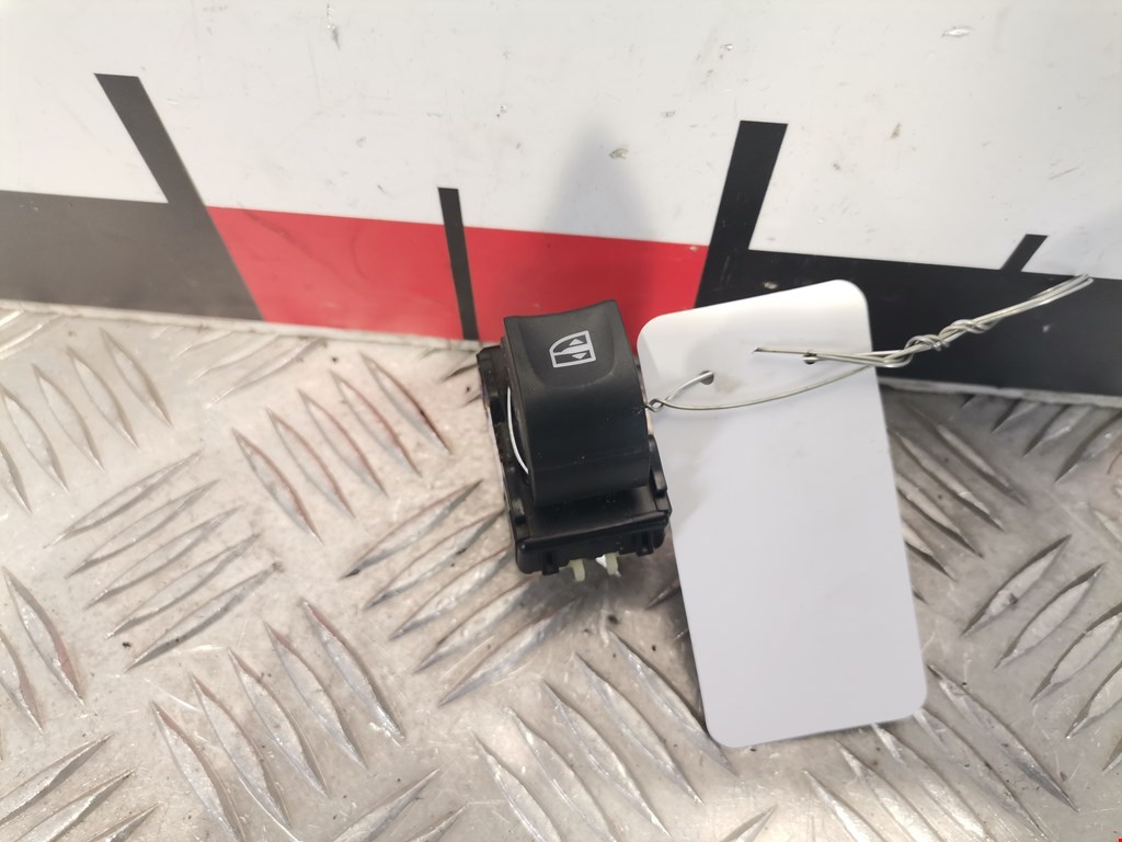 Кнопка стеклоподъемника RENAULT Kaptur 2016-2022