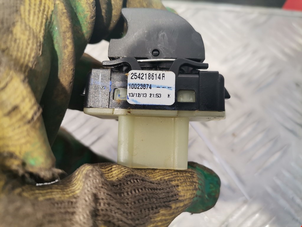 Кнопка стеклоподъемника RENAULT Kaptur 2016-2022