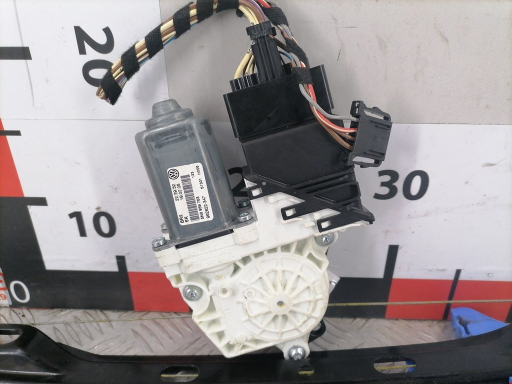 Стеклоподъемник задний левый VOLKSWAGEN Tiguan 2007-2016