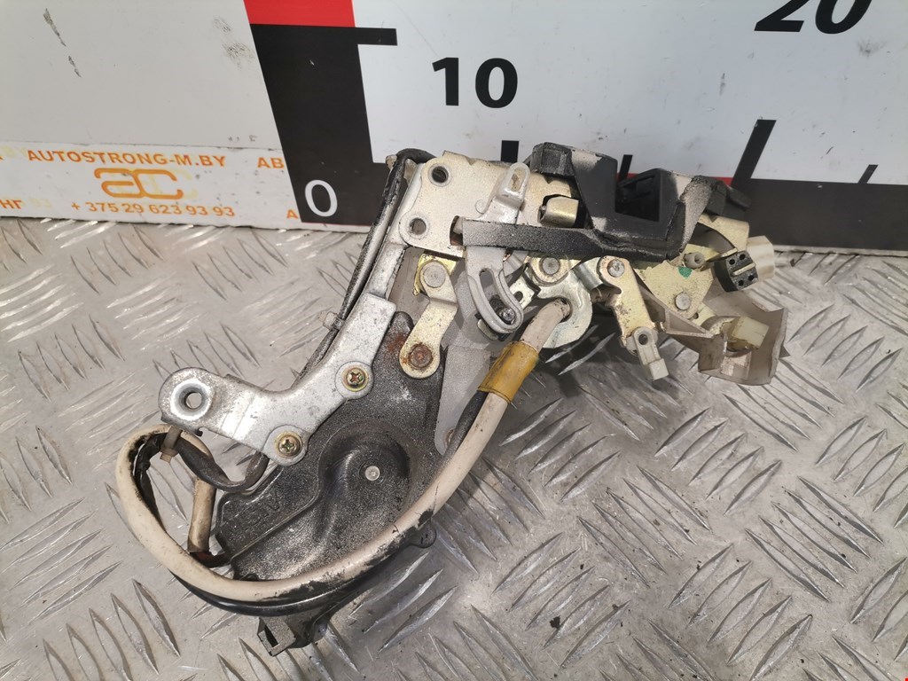 Замок двери задней левой LEXUS LS UCF20 1997-2000