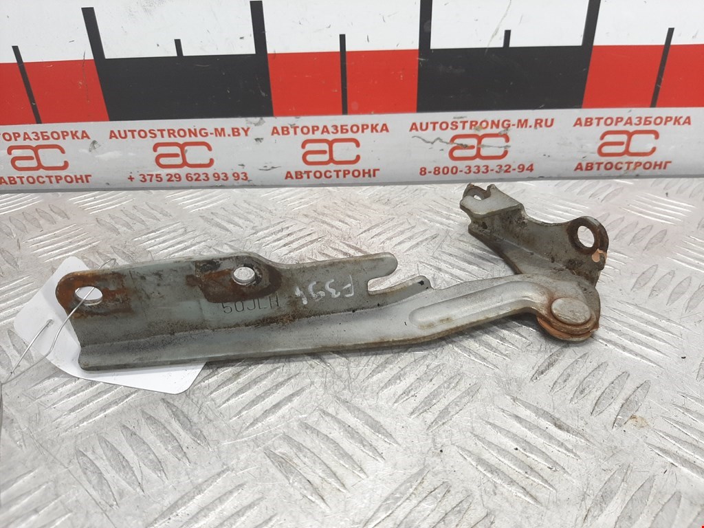 Петля капота левая/правая NISSAN Primera P10 1990-1996