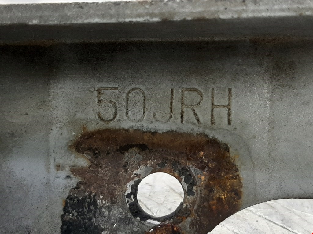 Петля капота левая/правая NISSAN Primera P10 1990-1996