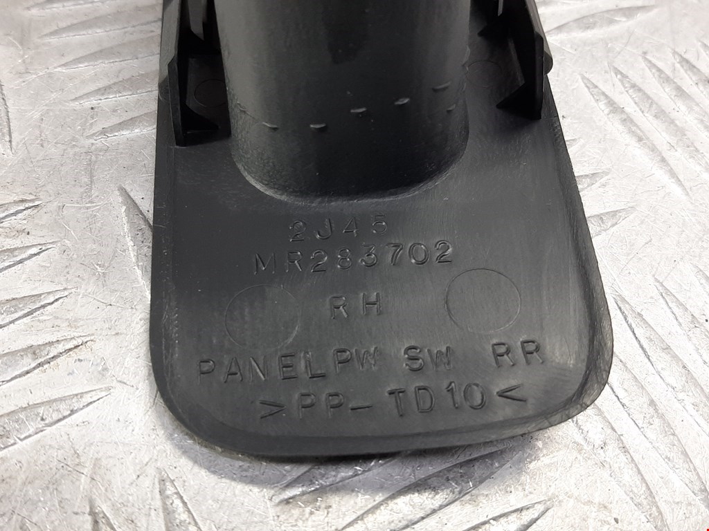 Кнопка стеклоподъемника MITSUBISHI Space Wagon N8,N9 1998-2004