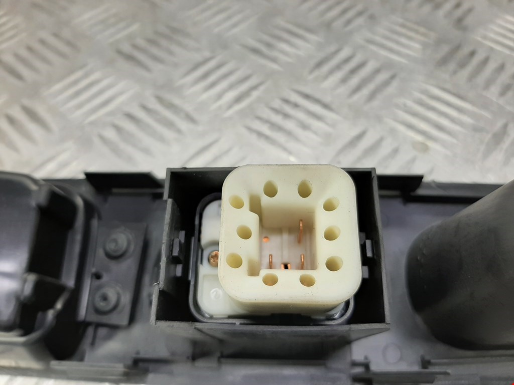 Кнопка стеклоподъемника MITSUBISHI Space Wagon N8,N9 1998-2004