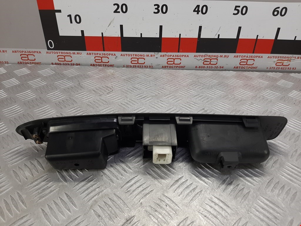 Кнопка стеклоподъемника MITSUBISHI Space Wagon N8,N9 1998-2004