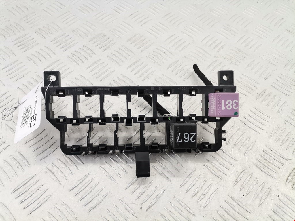 Блок реле AUDI A4 B5 1995-2001