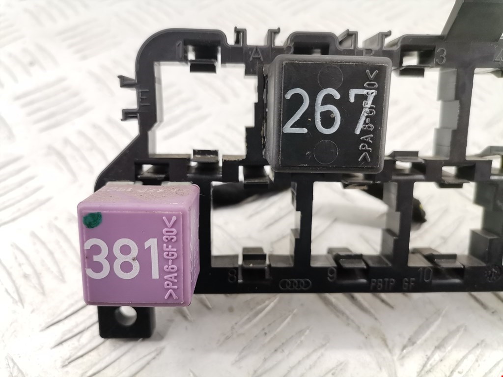 Блок реле AUDI A4 B5 1995-2001