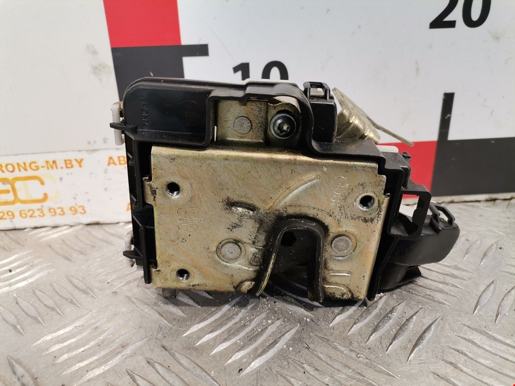 Замок двери задней левой VOLKSWAGEN Polo III 1994-2001